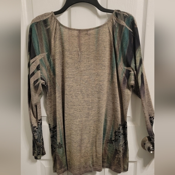 World Unity knit top - Picture 4 of 4